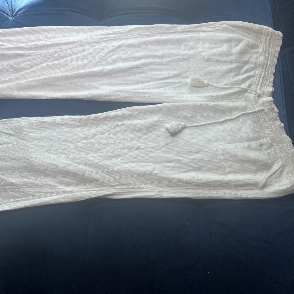 Brand:ROXY Size:S Color: White.